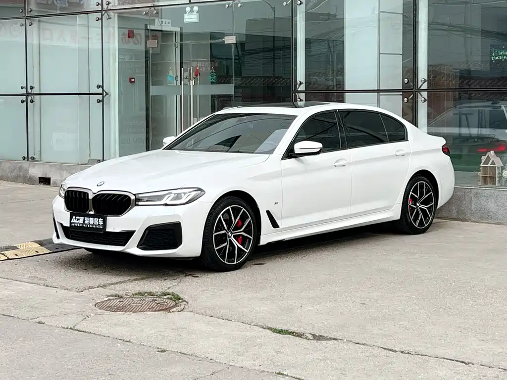 BMW 5 Series 2023 — фото 1