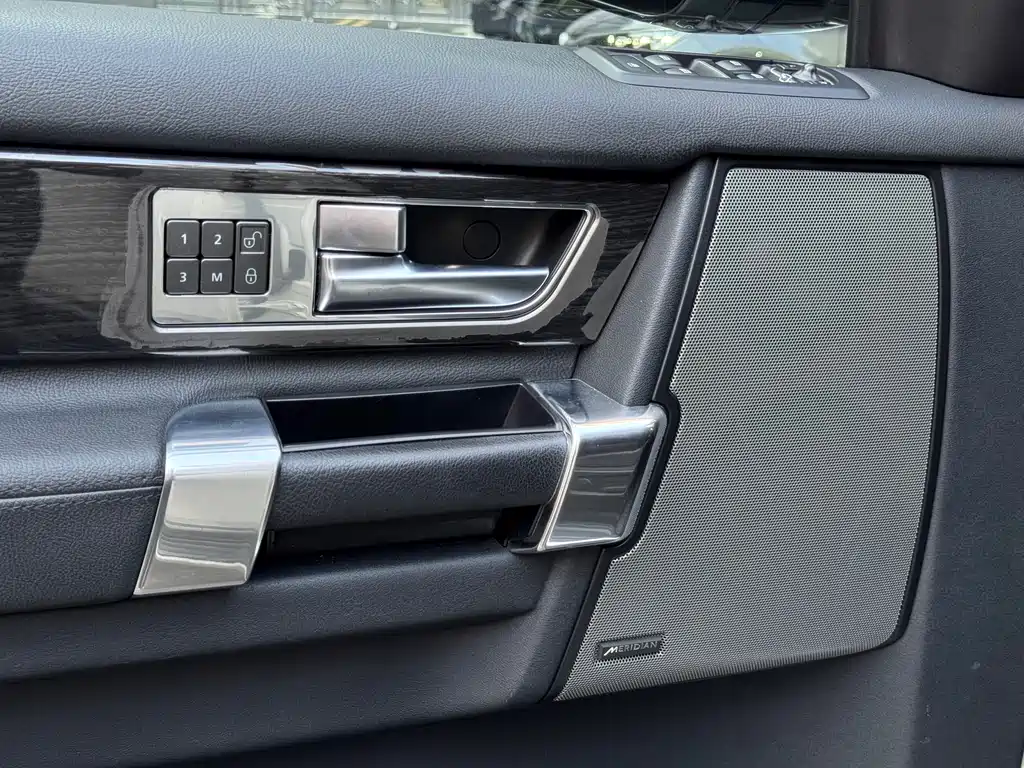 Land Rover Discovery 2014 — фото 12