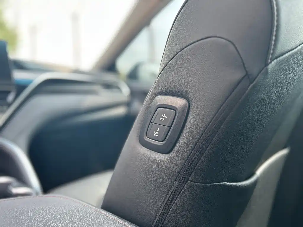 Toyota Camry 2023 — фото 16