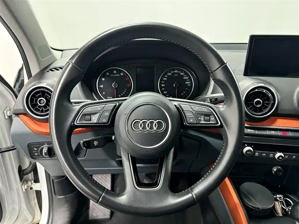 Audi Q2L 2018 — фото 11