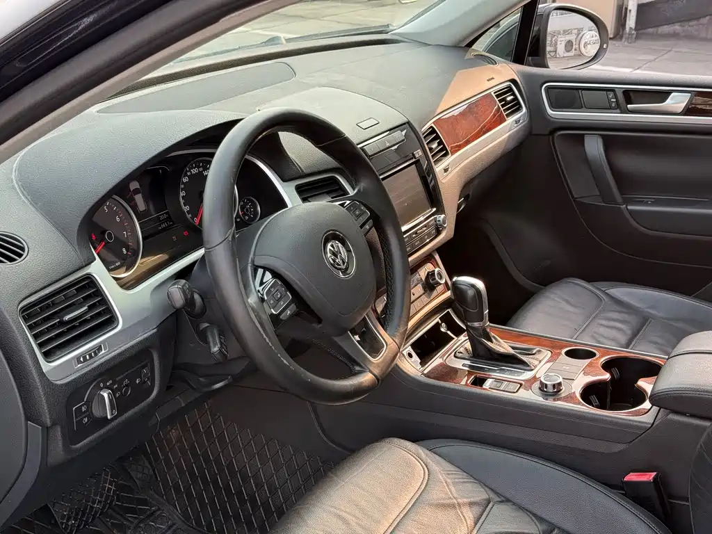 Volkswagen Touareg 2015 — фото 18