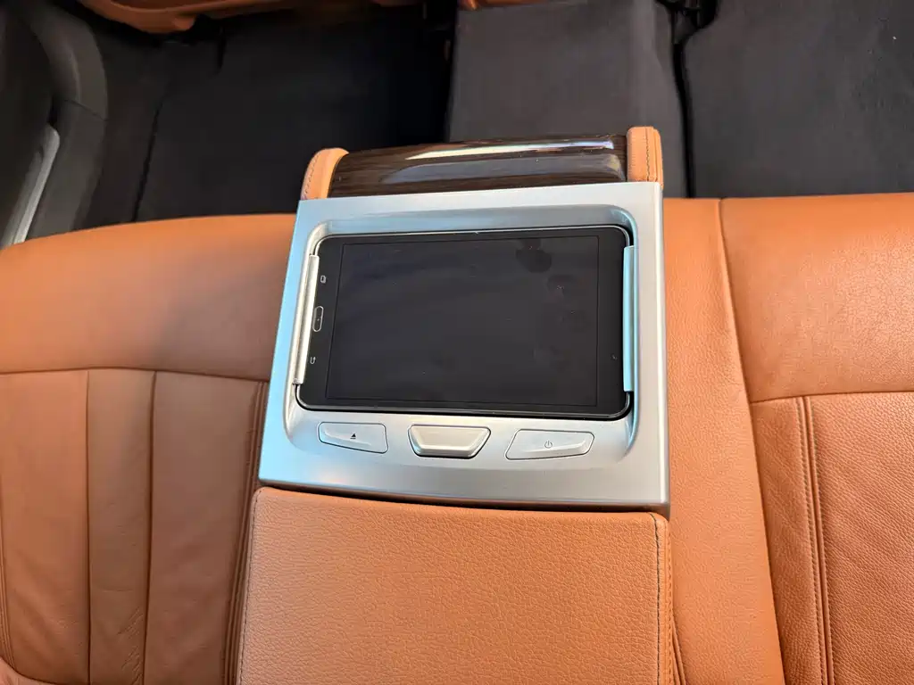 BMW 7 Series 2016 — фото 13