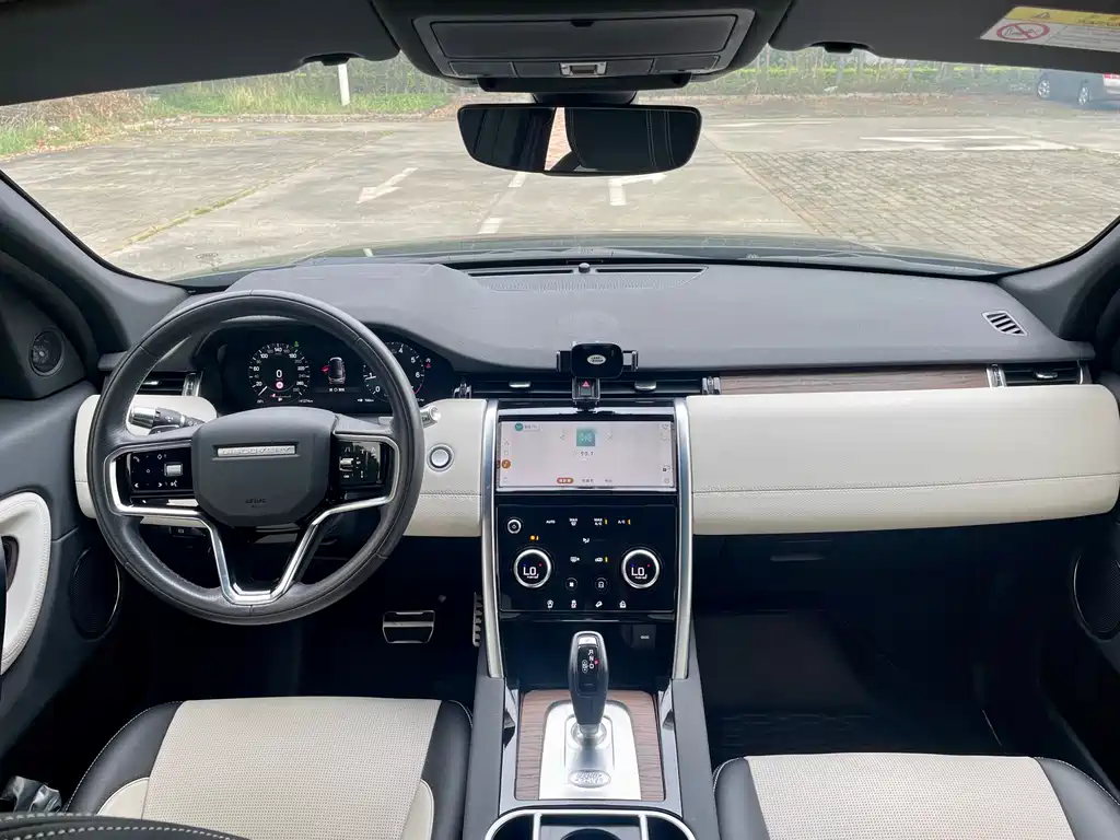 Land Rover Discovery Sport 2023 — фото 9