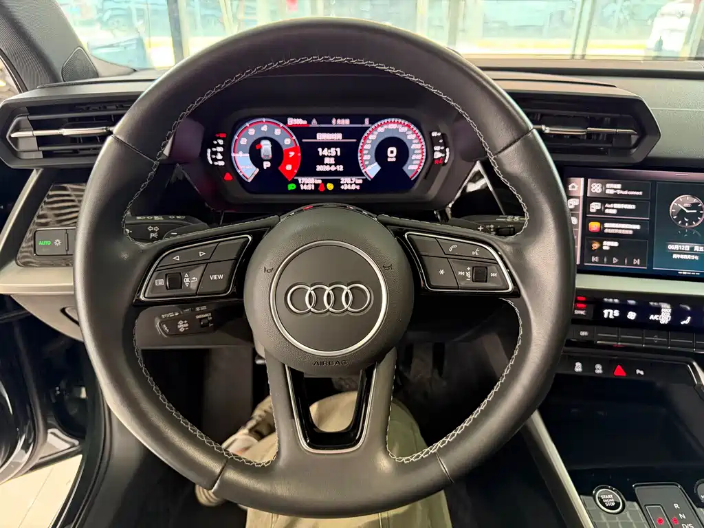 Audi A3 2023 — фото 12