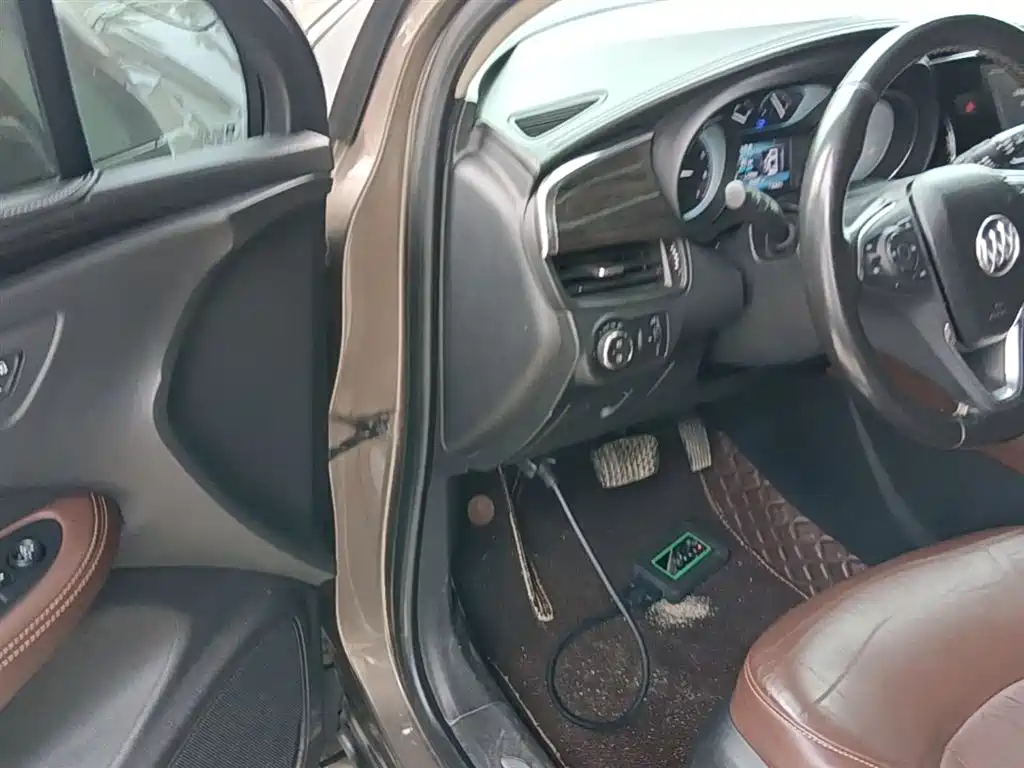 Buick Envision Plus 2017 — фото 16
