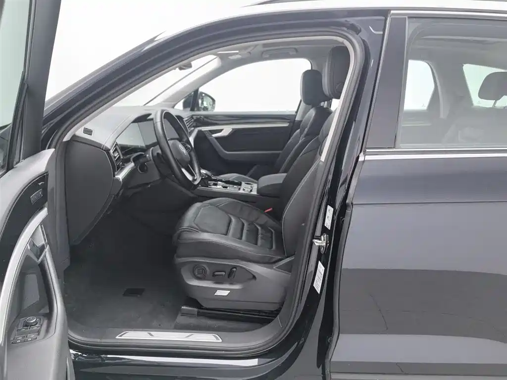 Volkswagen Touareg New Energy 2021 — фото 10