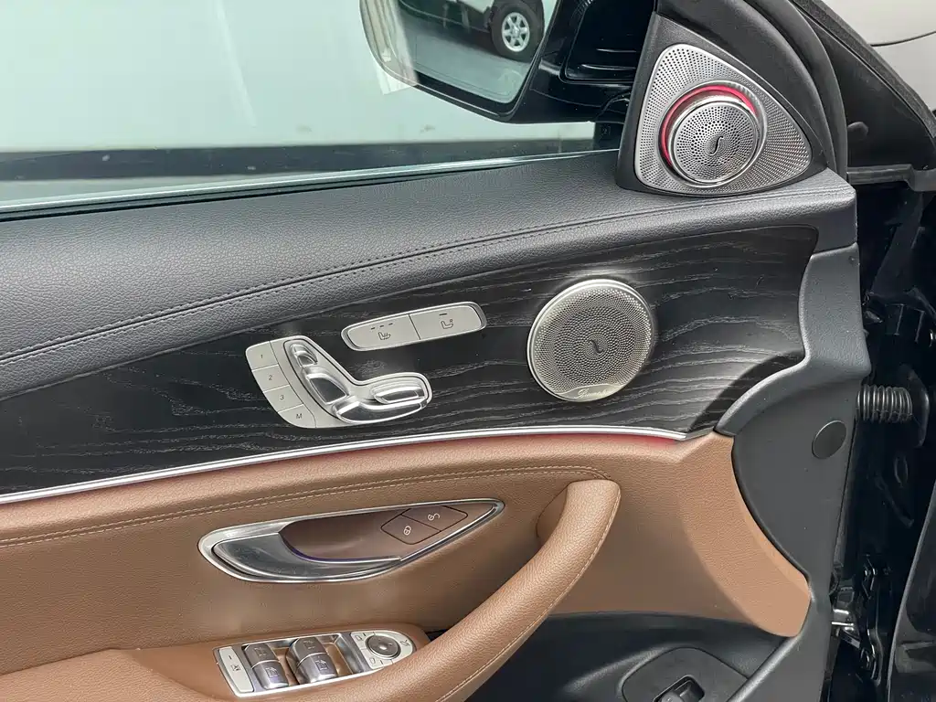 Mercedes-Benz E-Class 2020 — фото 20