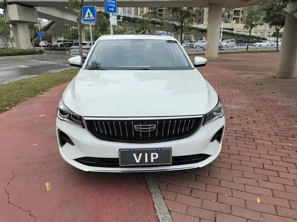 Geely Emgrand 2022