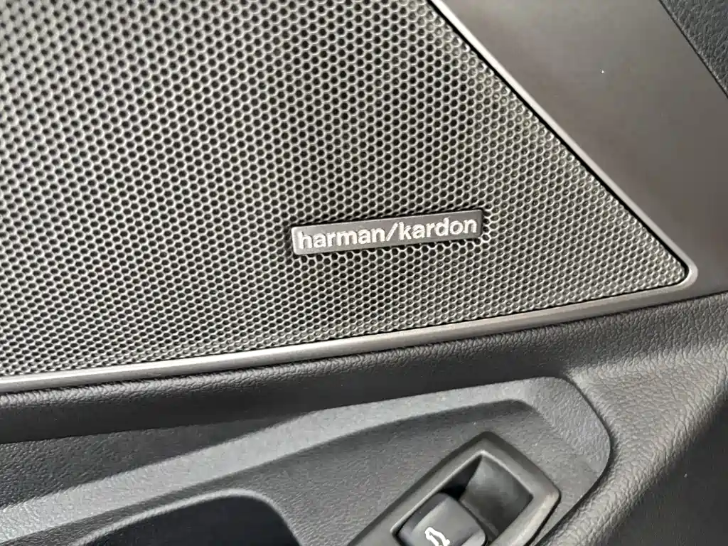 BMW 3 Series 2024 — фото 12