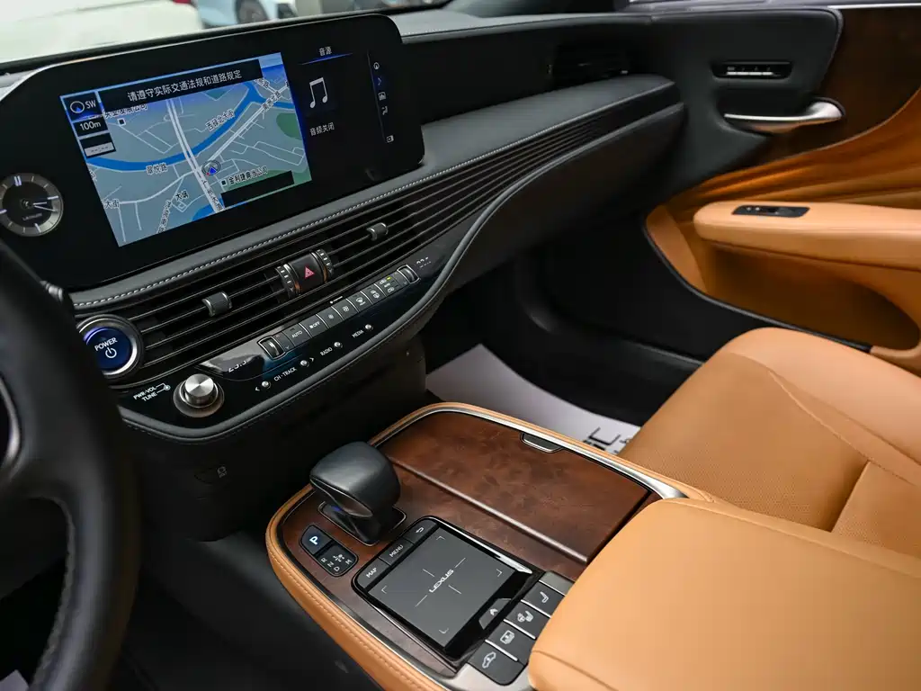Lexus LS 2021 — фото 12