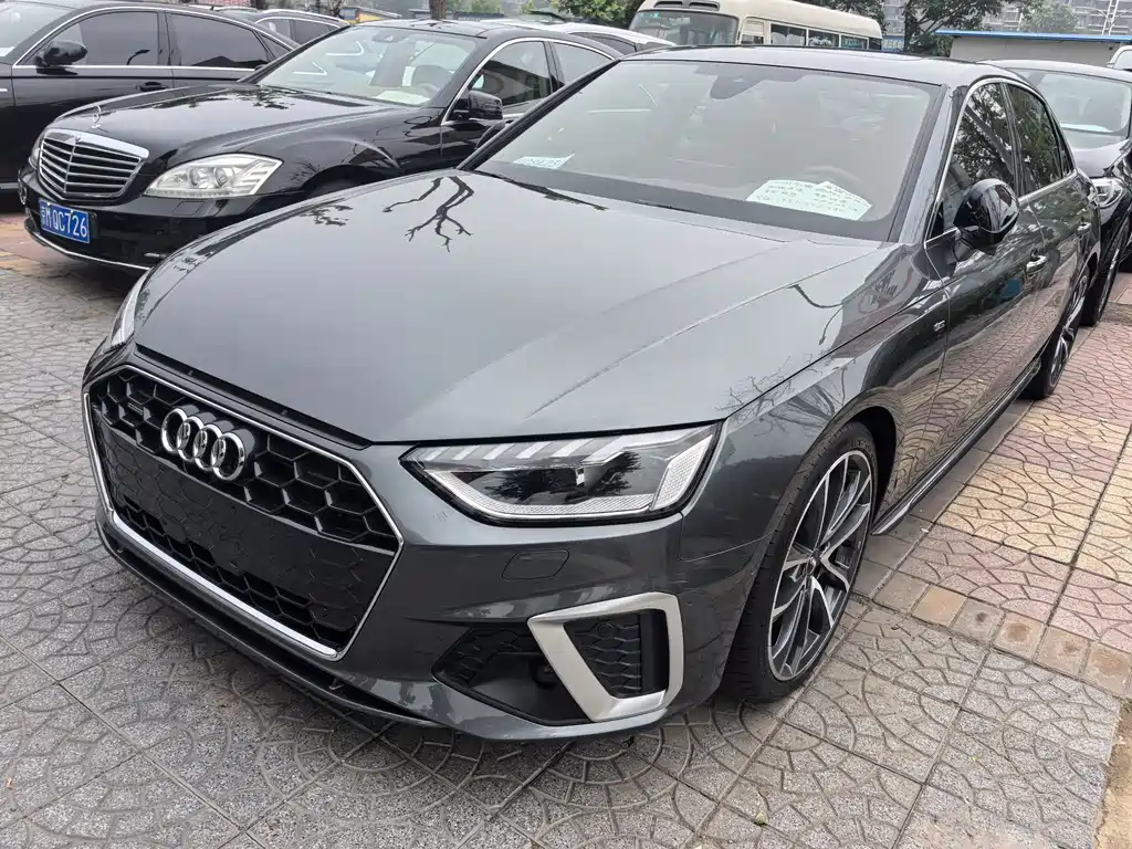 Audi A4L 2021 — фото 1