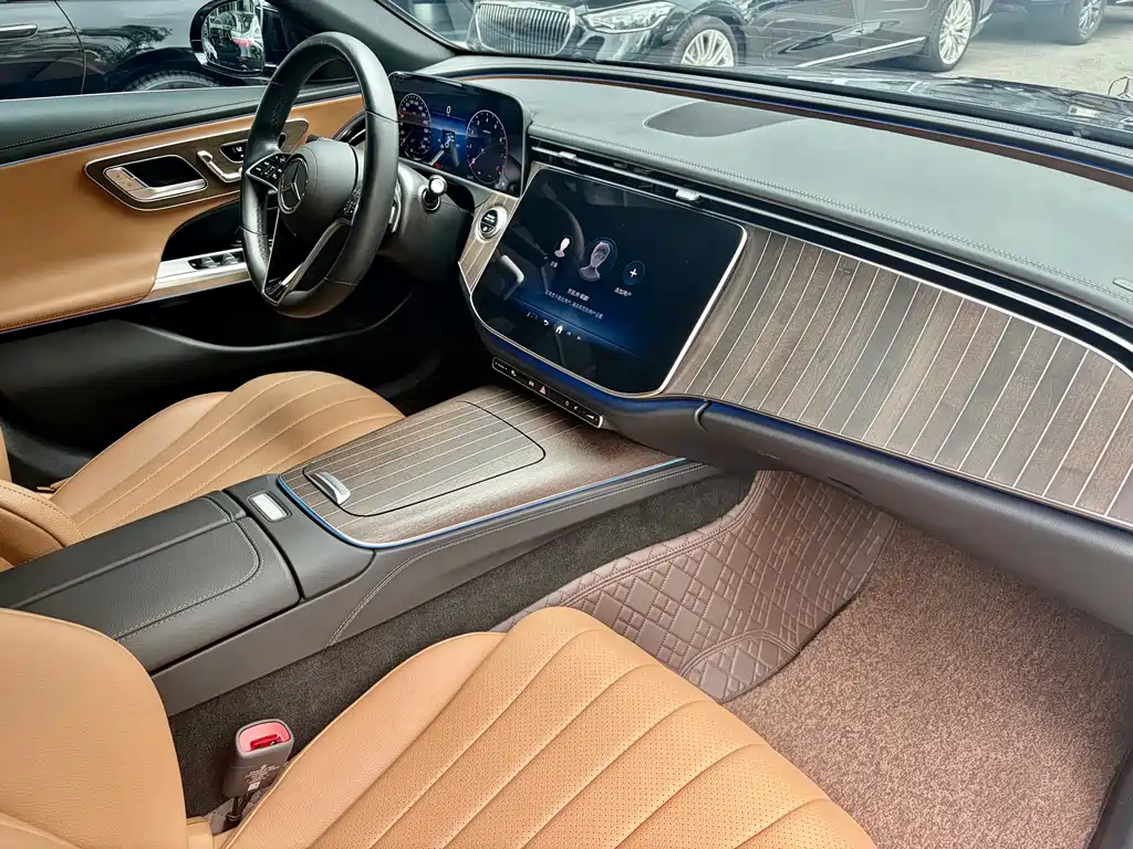 Mercedes-Benz E-Class 2024 — фото 18