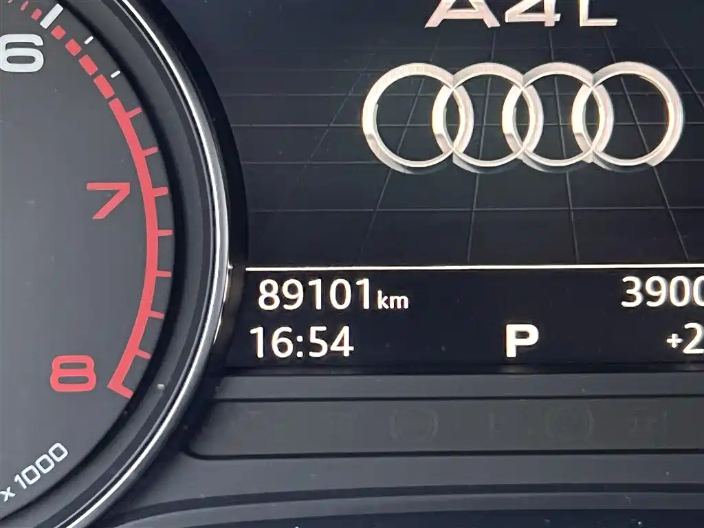 Audi A4L 2019 — фото 21