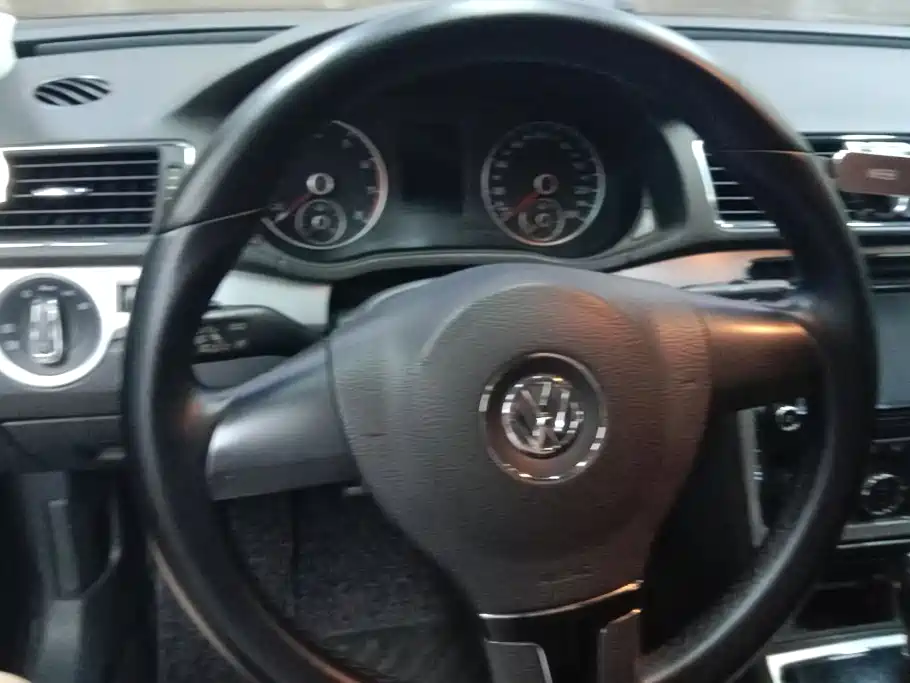 Volkswagen Passat 2014 — фото 14