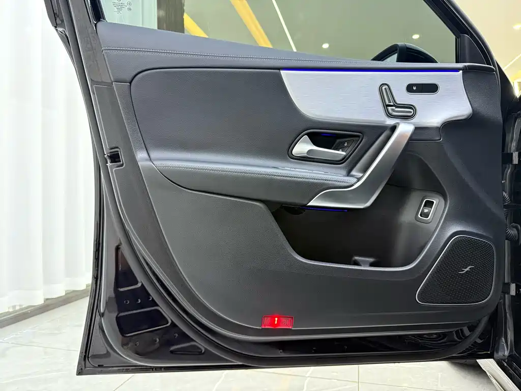 Mercedes-Benz A-Class AMG 2025 — фото 3