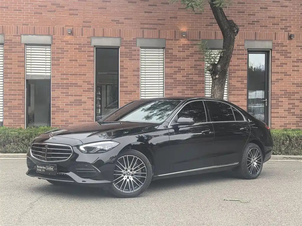 Mercedes-Benz C-Class 2025 — фото 1