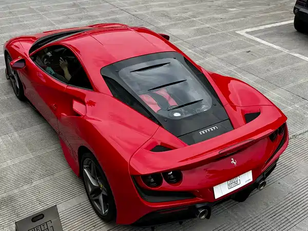 Ferrari F8 2022