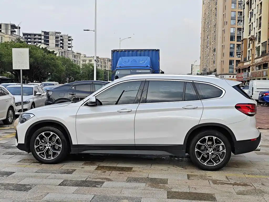 BMW X1 2022 — фото 7