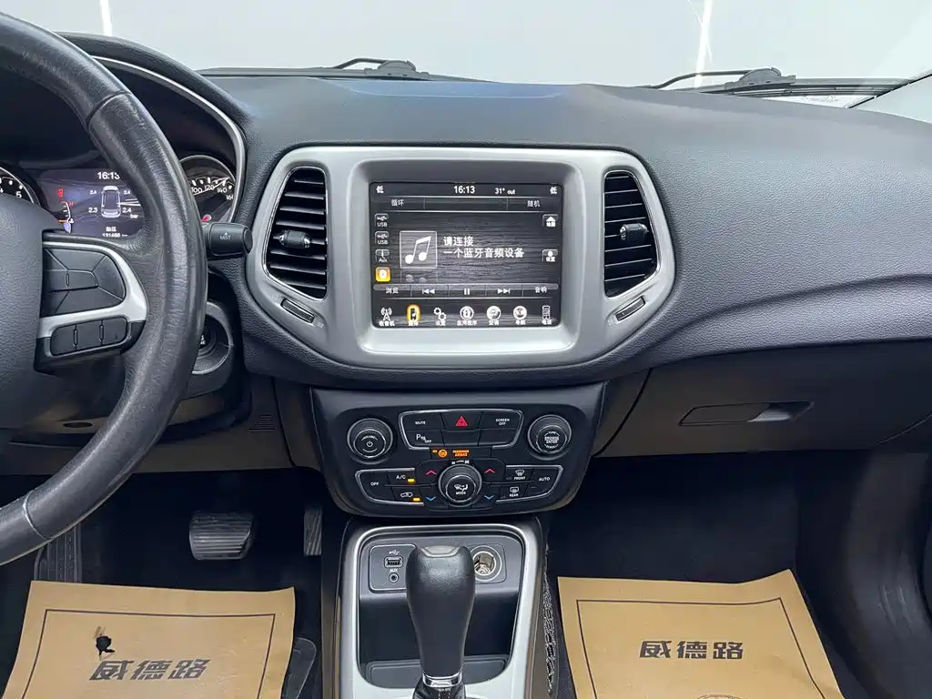 Jeep Compass 2018 — фото 25
