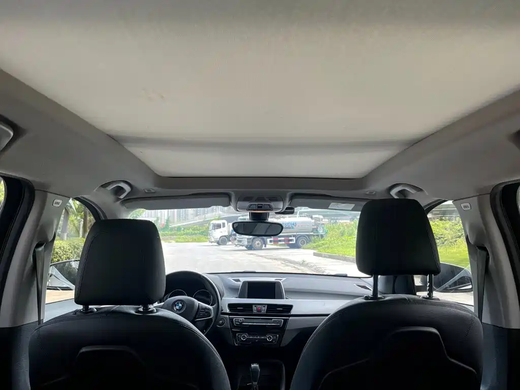 BMW X1 2018 — фото 15