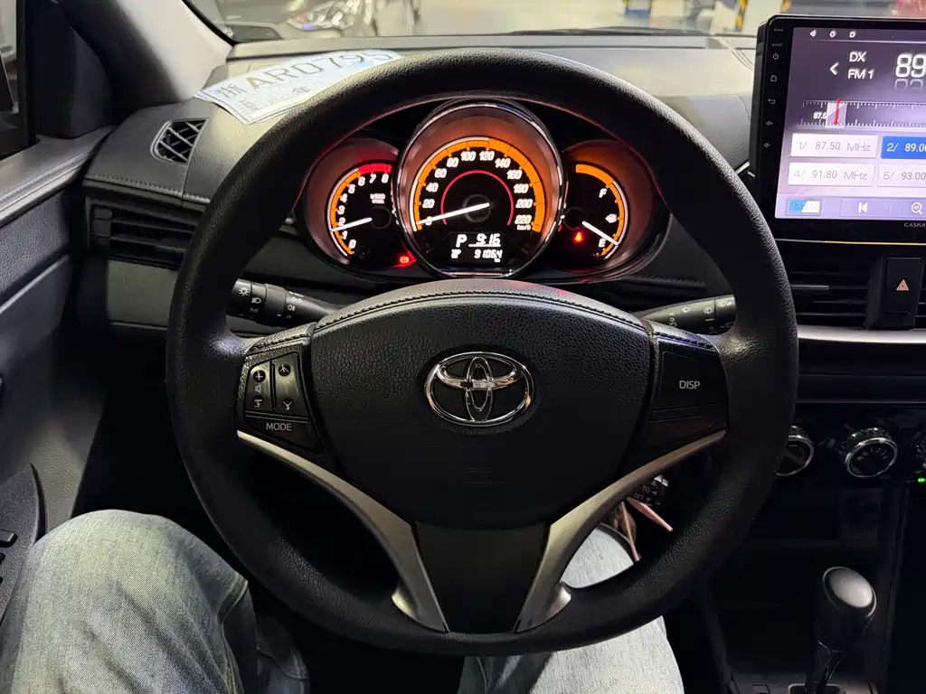 Toyota Yaris L 2022 — фото 16