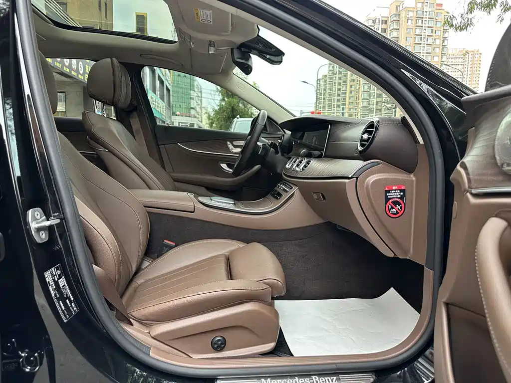 Mercedes-Benz E-Class 2023 — фото 12