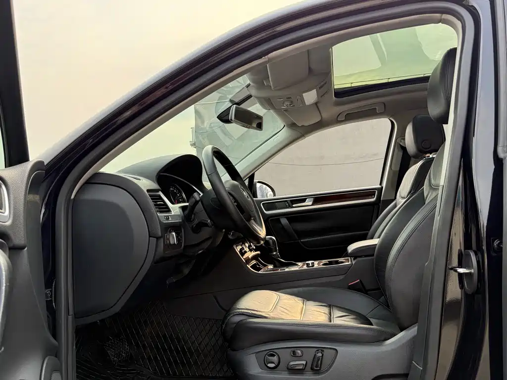 Volkswagen Touareg 2015 — фото 12