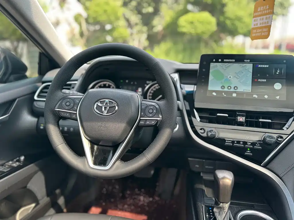 Toyota Camry 2023 — фото 12