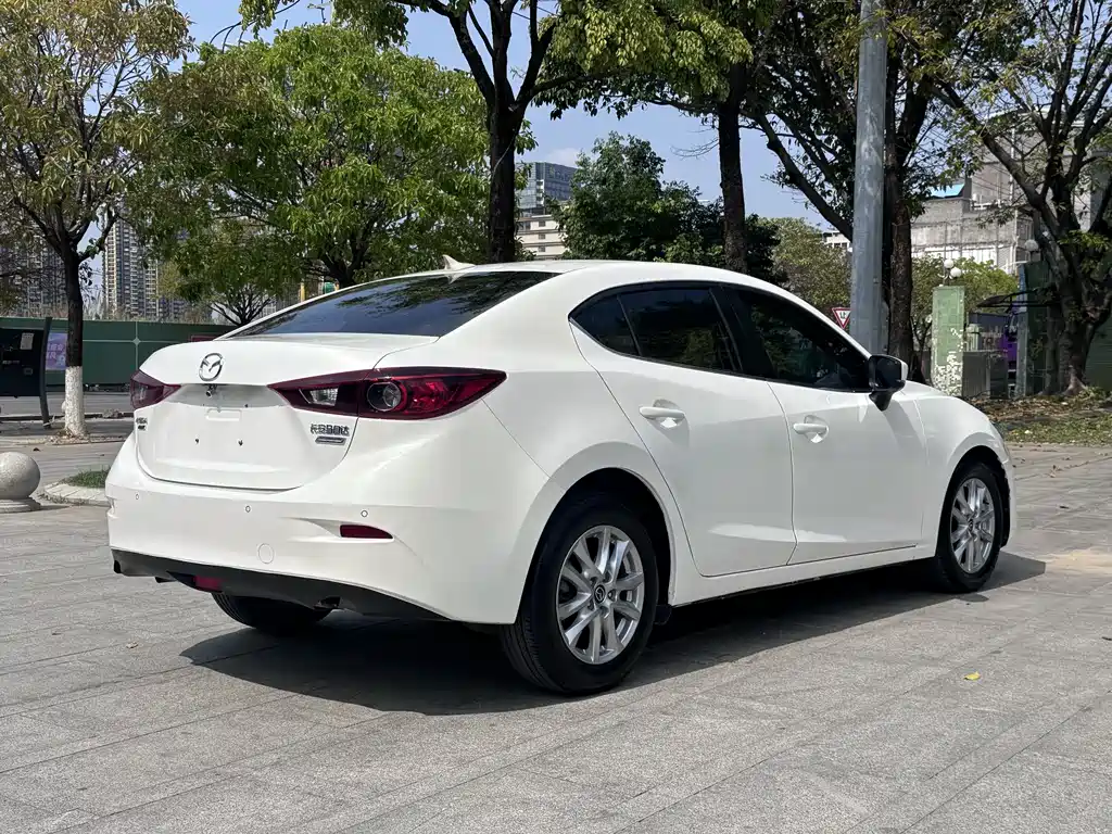 Mazda 3 Axela 2019 — фото 8