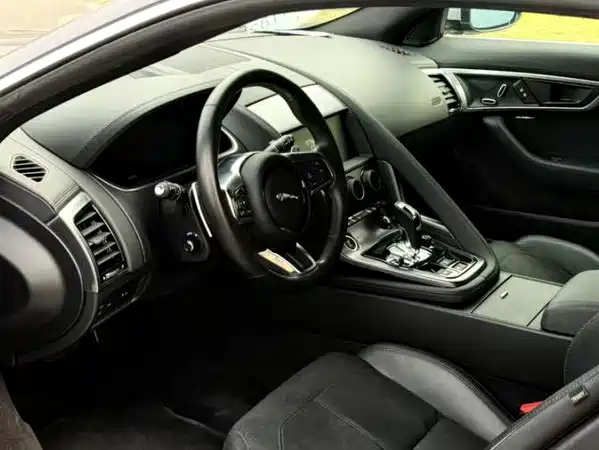 Jaguar F-TYPE 2023