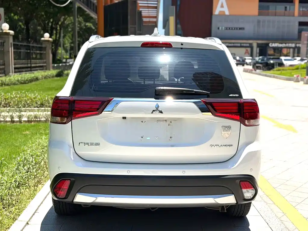 Mitsubishi Outlander 2017 — фото 5