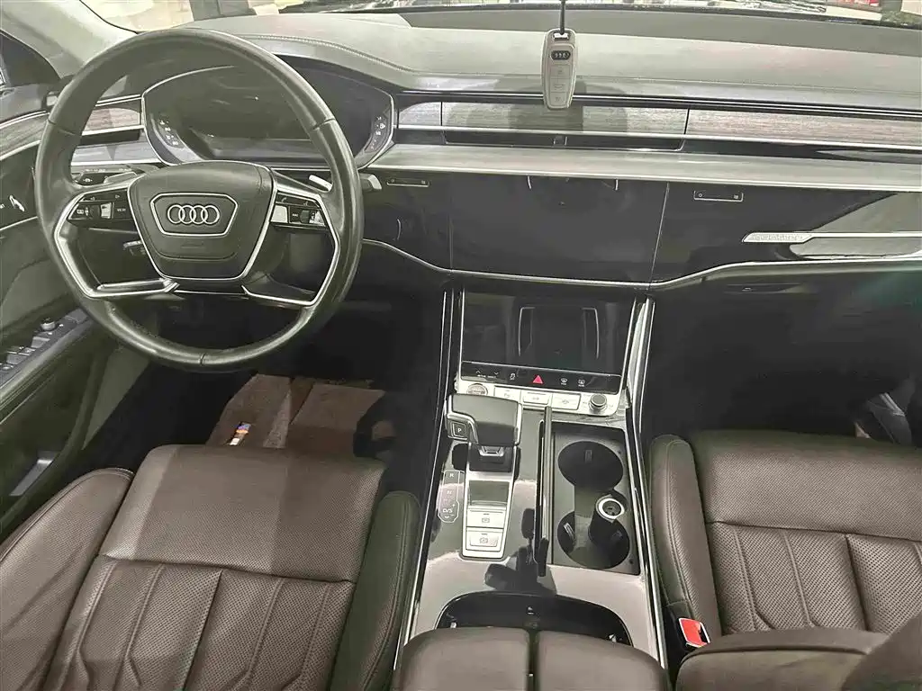 Audi A8 2022 — фото 10