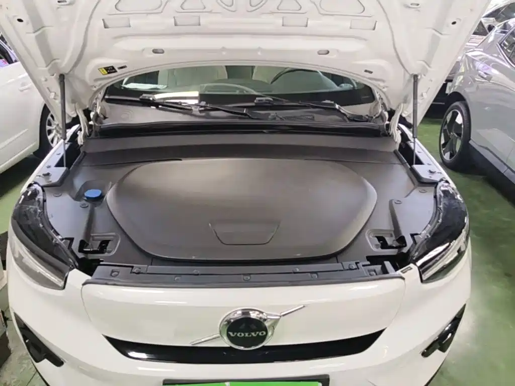 Volvo XC40 New Energy 2023 — фото 20