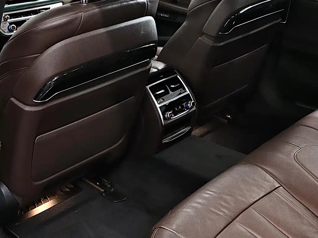 BMW 7 Series 2018 — фото 13
