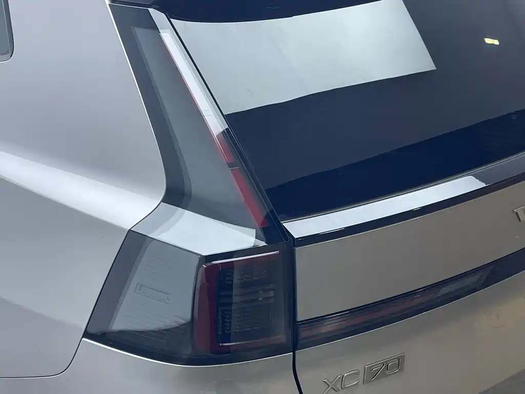 Volvo XC70 Plug-In Hybrid 2025 — фото 12