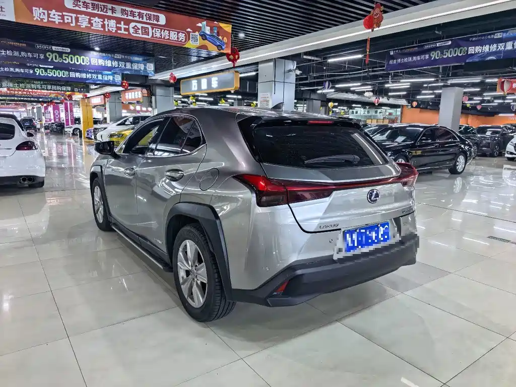 Lexus UX 2021 — фото 9