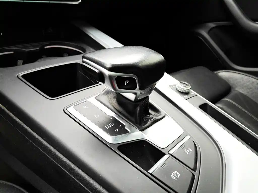 Audi A4L 2021 — фото 11