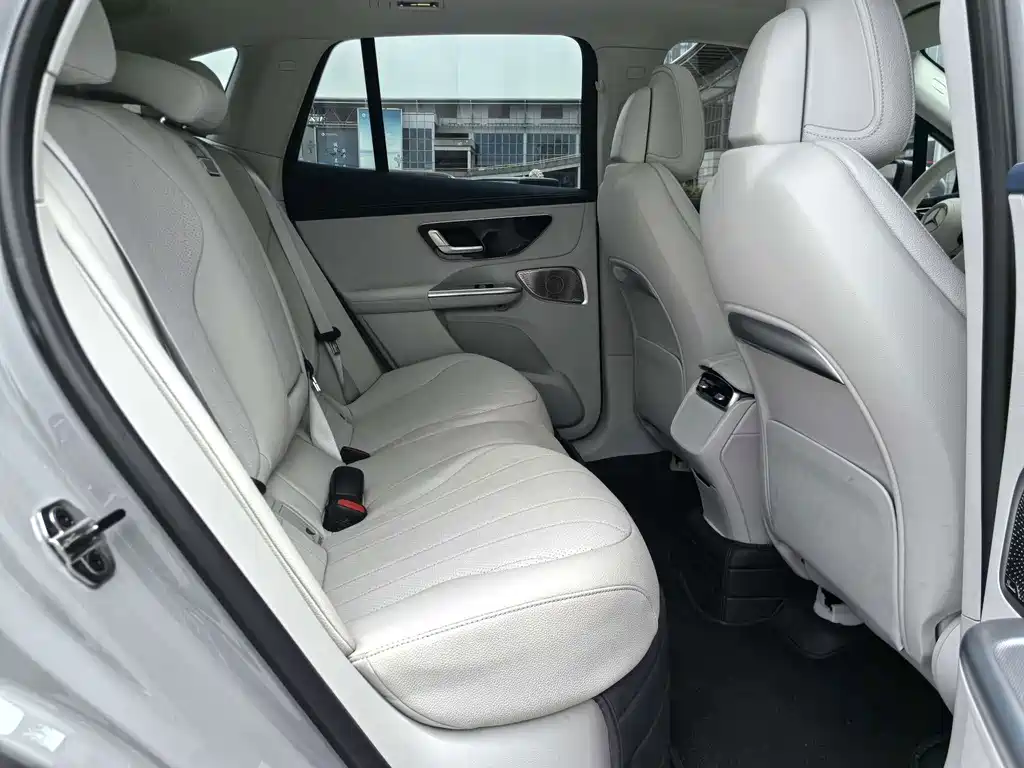 Mercedes-Benz EQE SUV 2023 — фото 11