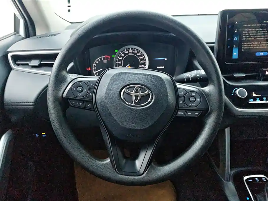 Toyota Corolla Cross 2023 — фото 15