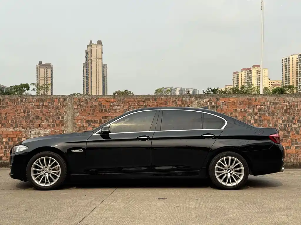 BMW 5 Series 2014 — фото 15