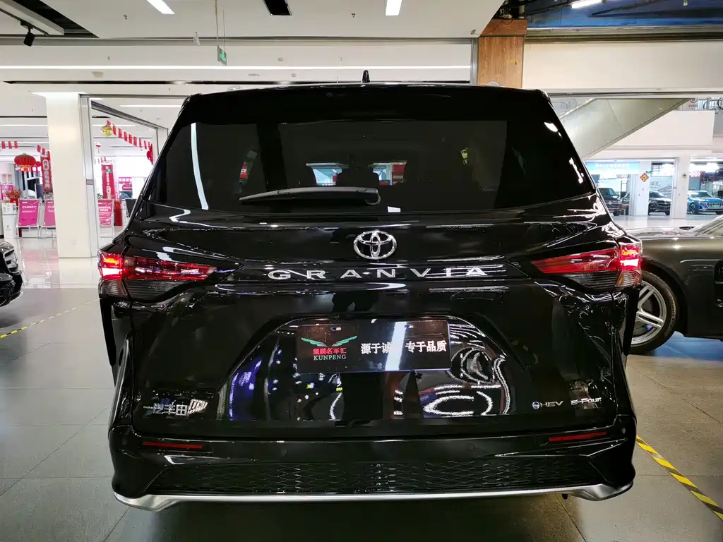 Toyota Granvia 2025