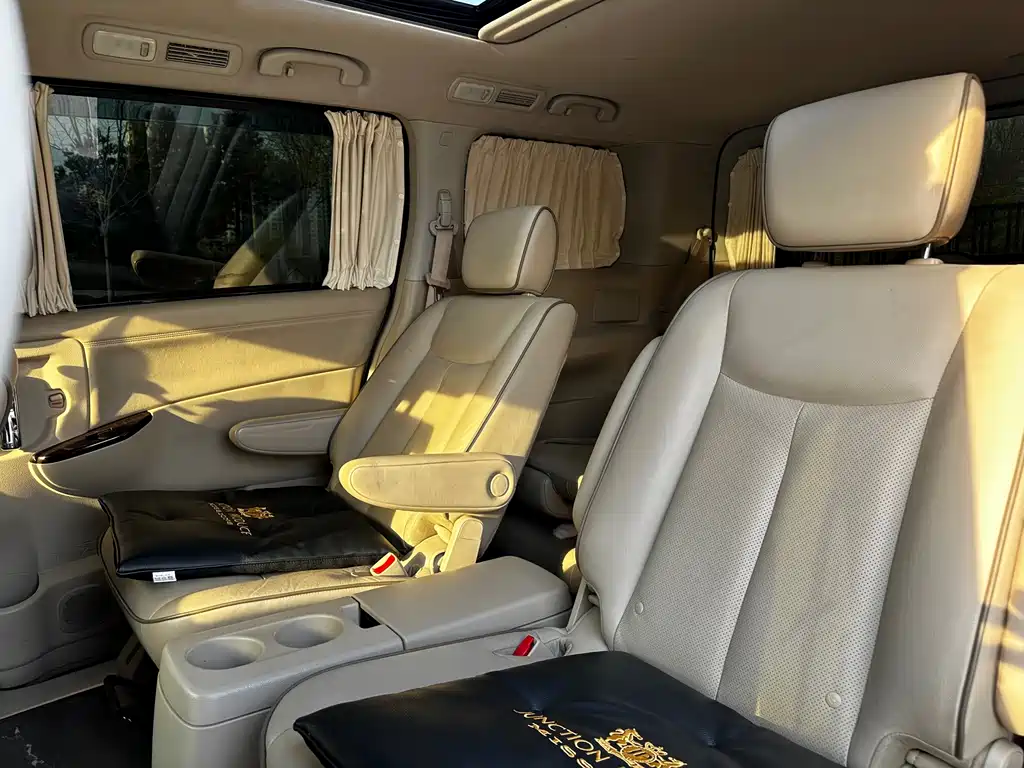 Nissan Quest 2015 — фото 11