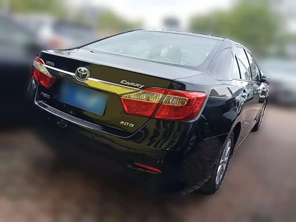 Toyota Camry 2014 — фото 12