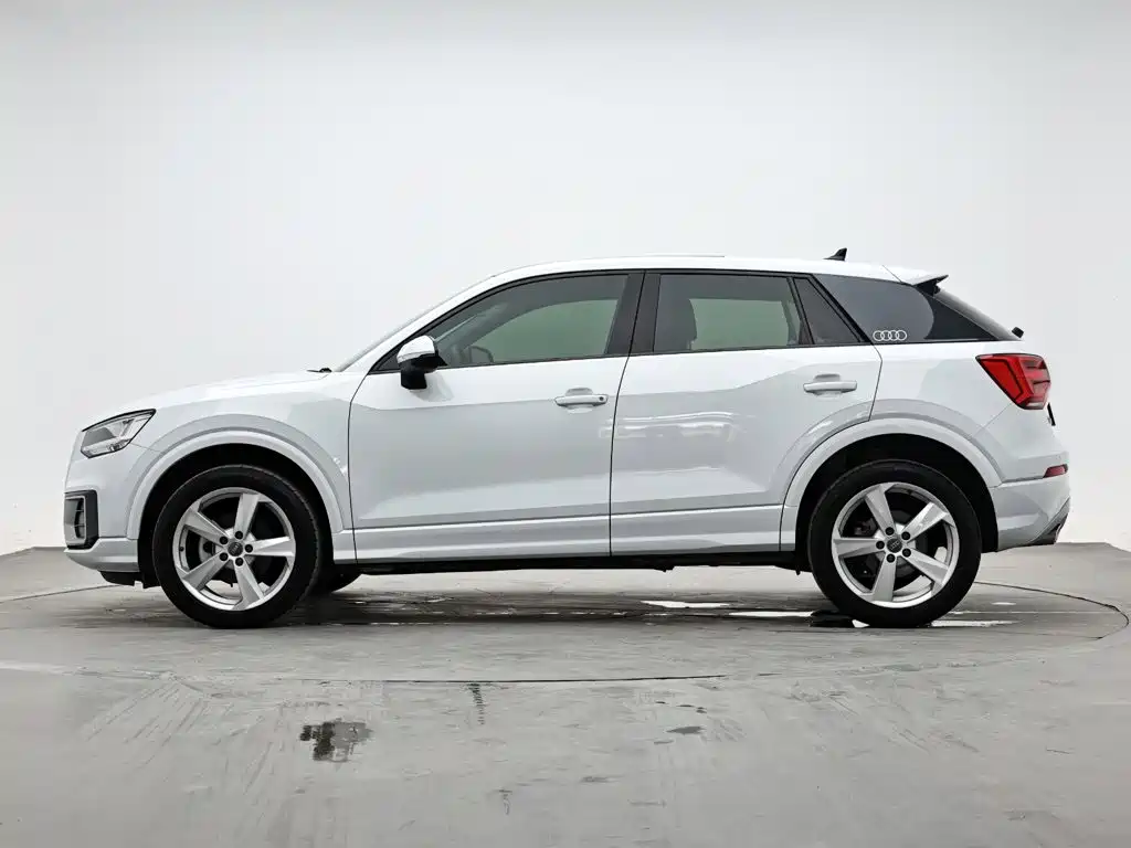 Audi Q2L 2021 — фото 6
