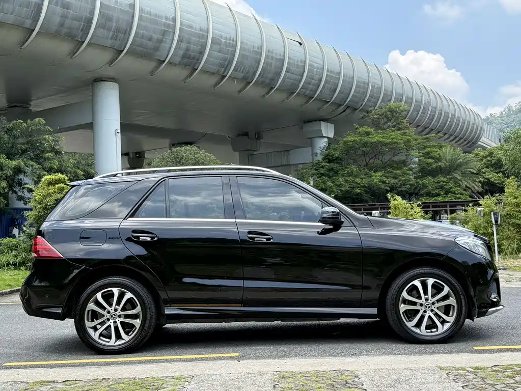 Mercedes-Benz GLE 2017 — фото 14