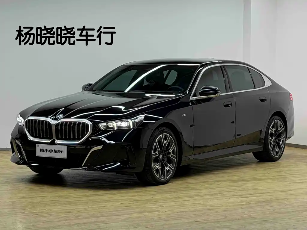 BMW 5 Series 2024 — фото 1