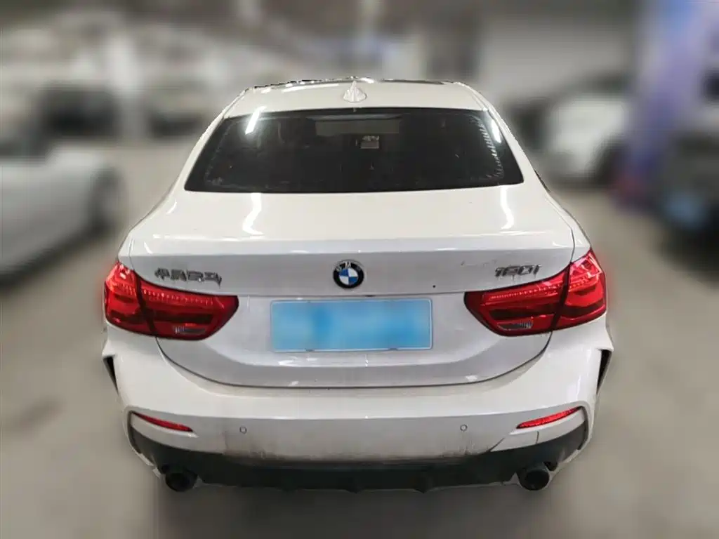 BMW 1 Series 2022 — фото 10