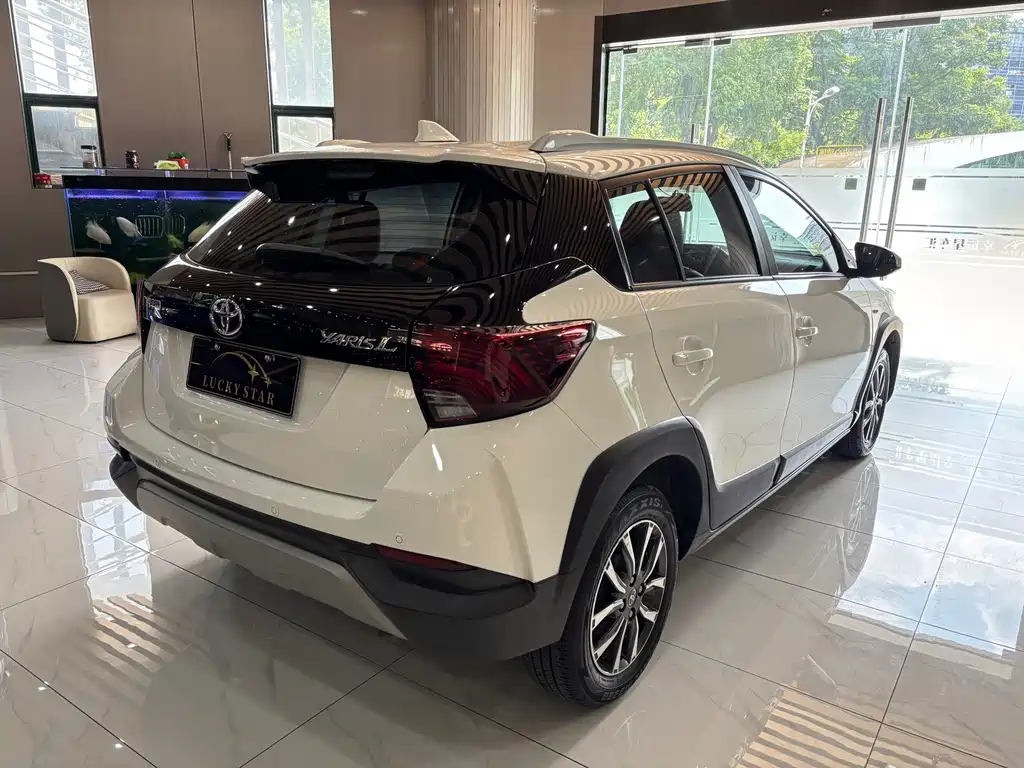 Toyota Yaris L 2023