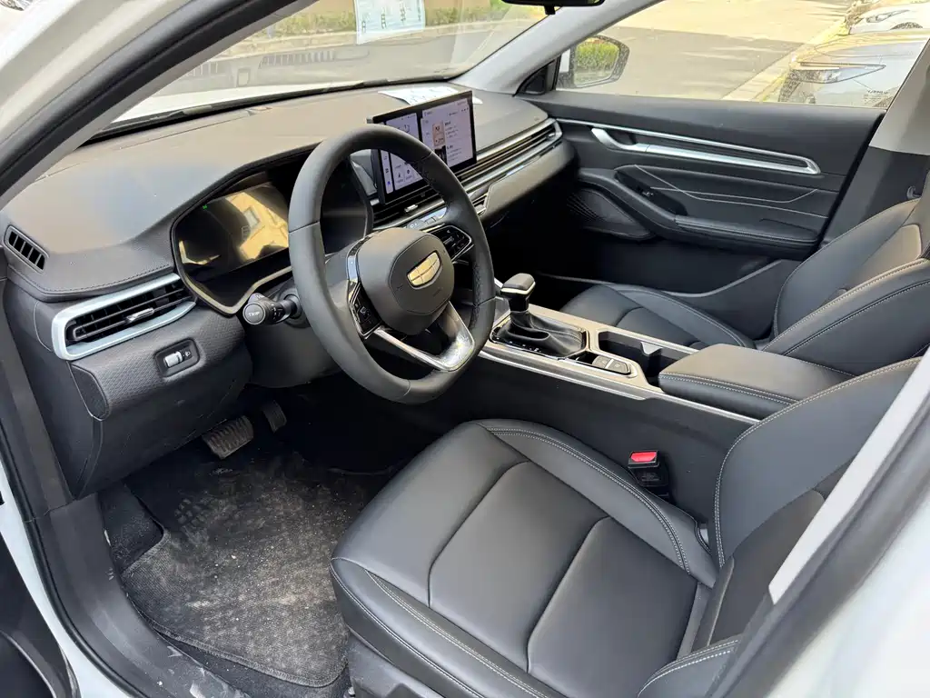 Geely Emgrand 2025