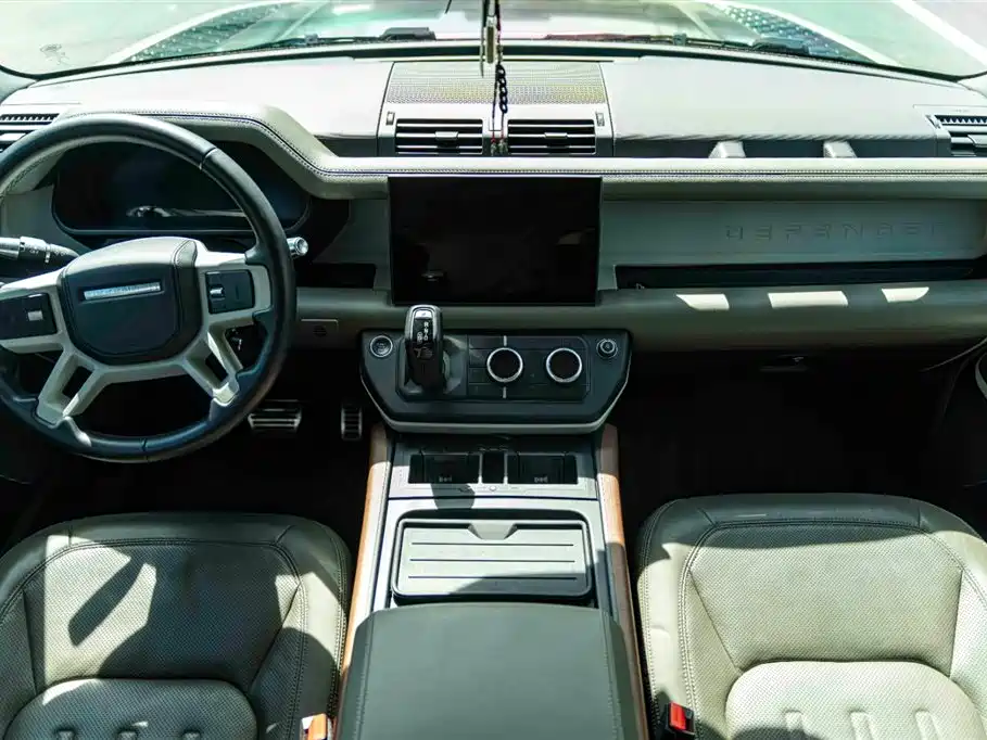 Land Rover Defender 2021 — фото 12